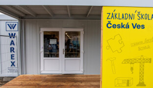 Školáci v České Vsi a Jeseníku zůstanou v kontejnerových třídách i celý příští rok