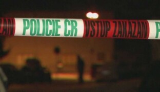 Krvavá hádka v olomouckém baru. Muž skončil po útoku nožem v nemocnici