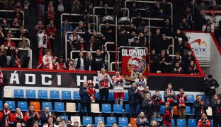 Mora tvoří kádr, oznamuje prodlužování smluv