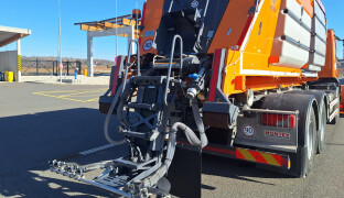 Zimní sezóna skončila. Na silnice se použilo víc než 100 tisíc tun soli