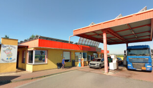 Jak mohou rozdělovat miliardy, když ani neumí stanovit ceny nafty, zlobí se majitel benzinky v Těšeticích