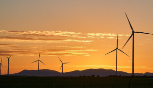 Někde těží uhlí. My tady máme větrné elektrárny, říká starosta Jívové. Obec získala první milion