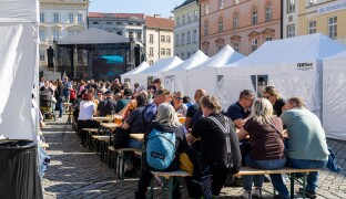 Rekordní ročník Tvarůžkového festivalu. Náročný byl pro návštěvníky, organizátory i městskou policii