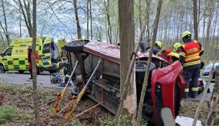 Bourali na cestě u Červenky. Vážně zraněného řidiče už nezachránili