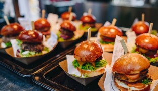 Burger Street Festival míří do Šantovky. Přiveze miniburgery i soutěžní burger battle