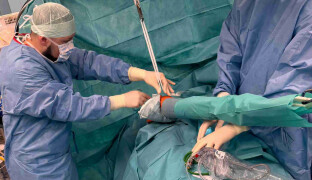 Konec bolesti ramene? FN Olomouc přichází s průlomovou metodou