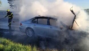 Požár auta uzavřel dálnici z Olomouce na Mohelnici