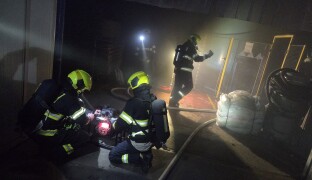 Hasiči museli evakuovat 7 lidí. Hořelo na Přerovsku