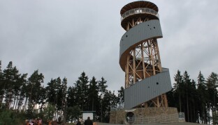 VIZUALIZACE: Jak bude vypadat nová rozhledna na Kosíři? Stavba vyjde na 15 milionů