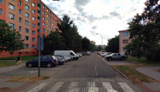Nezaparkujete, neprojedete. Od pondělí začíná uzavírka ulice na Povlu