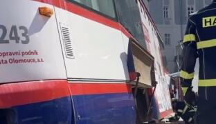 Hasiči trénovali v tramvajovém depu