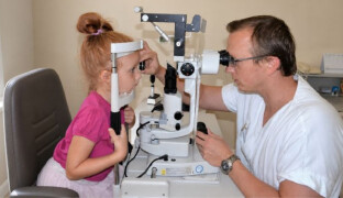 Rizika modrého světla popisují odborníci z prostějovské nemocnice