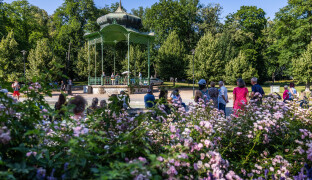Promenádní koncerty se vracejí do Smetanových sadů. Léto v Olomouci rozezní swing, jazz i muzikálové melodie