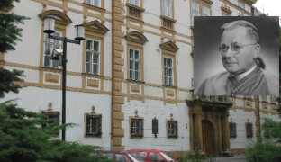 Věznila jej StB. Soud dnes po desítkách let jej rehabilitoval olomouckého biskupa