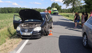 Řidička na Jesenicku se srazila se dvěma auty. Nedržela se krajnice