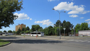 Cestující v Uničově čekají změny. V pondělí začne oprava autobusového nádraží