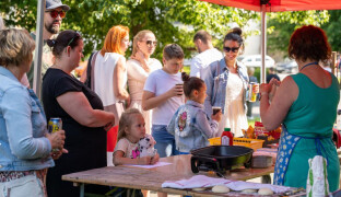 Svatojánské slavnosti lákají na koncert Adama Mišíka i rodinný program. Na co se těšit?