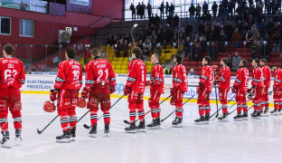 Spor o hokej v Prostějově. Město nechce nikomu stranit, řeší se bezpečnost