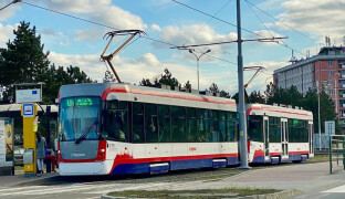 Kde přesně se nachází tramvaj nebo autobus? Aplikace IDSOK dostala novou funkci