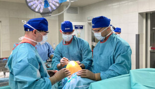 Inovace při operaci kolenního kloubu. Využijí ji šternberští pacienti