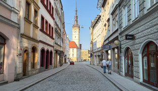 Nové chodníky v Ostružnické ulici jsou hotové. Kde budou v centru Olomouce nové?