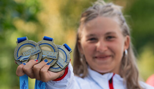 Tři zlata z jednoho šampionátu. Sedmnáctiletá Olomoučanka Kočířová zářila ve Francii