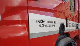 Dva noční požáry v kraji. Jeden způsobil škodu 400 tisíc, druhý krotilo šest jednotek