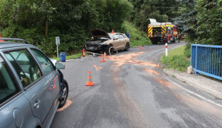 V Javorníku se čelně střetla dvě auta. Škoda míří ke 450 tisícům