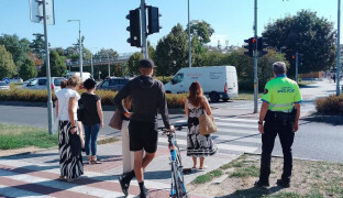 Červená chodce v Olomouci nezastavila. Za hodinu strážníci řešili 31 přestupků