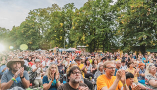 Mohelnický FolkFest začíná na Bouzově. O víkendu nabídne hvězdy folku i country