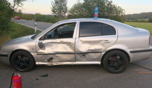 Stačil okamžik nepozornosti. Řidič na Mohelnicku přehlédl motorkáře a srazil se s ním