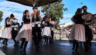 Lidový rok znovu roztančí Velkou Bystřici. Třídenní festival přiveze folklor z Česka i zahraničí
