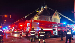 Cigareta zapálila ubytovnu v Šumperku. Hasiči zachránili uvězněného muže