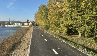 Z Hranic směrem na Teplice pohodlněji. Cyklostezka Bečva je opět delší