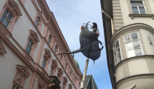 Manta u Mořice, čluny v Bezručových sadech. Začíná Sculpture Line