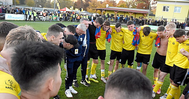 OBRAZEM: Novosady potrápily Plzeň, stadion byl zaplněný