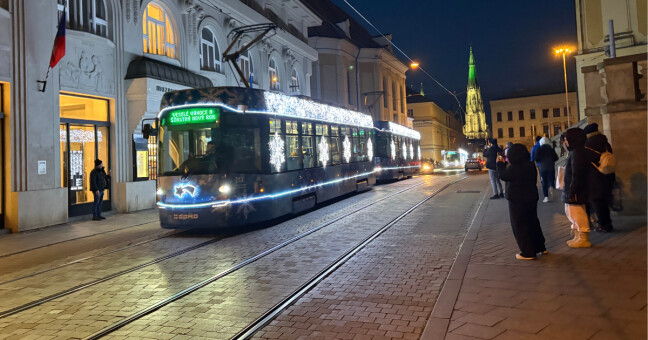 Letošní výzdoba olomouckých vánočních tramvají, foto: Report.cz