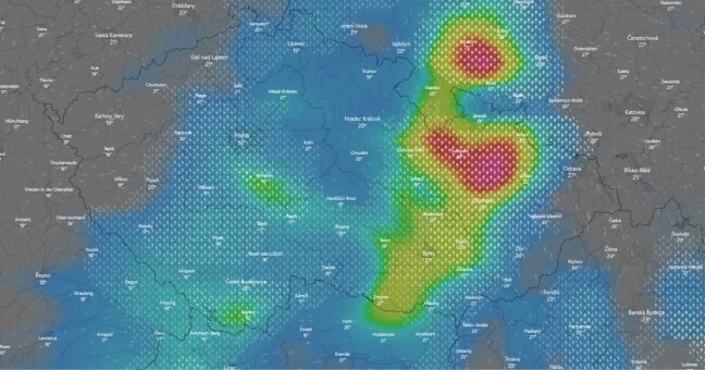 Srážková předpověď na středeční osmou hodinu večerní, foto: windy.com
