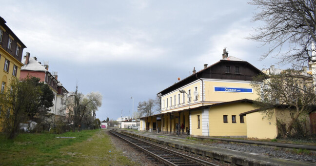 Nádražní budova, ve která vznikla Čekárna Olomouc, zdroj: Mapy.com
