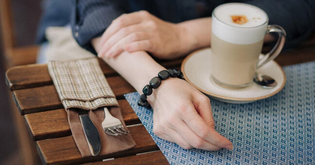 Postupně vyjídá olomoucké kavárny. Platit se jí ale nechce