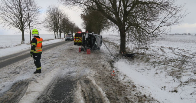 Při nárazu se řidič zranil a musel být sanitkou převezen do Fakultní nemocnice, zdroj: Policie ČR