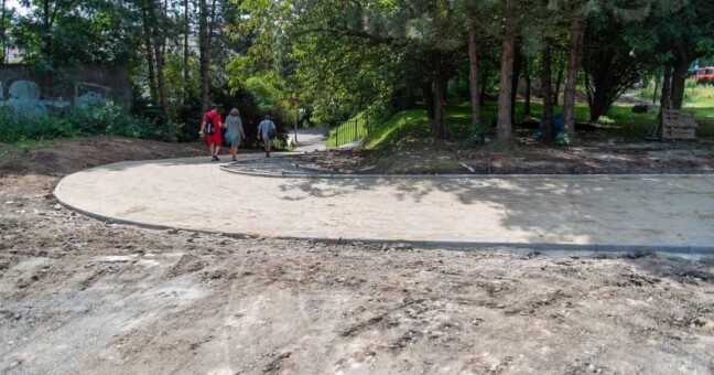 Opravený chodník do areálu Fakultní nemocnice | foto FNOL
