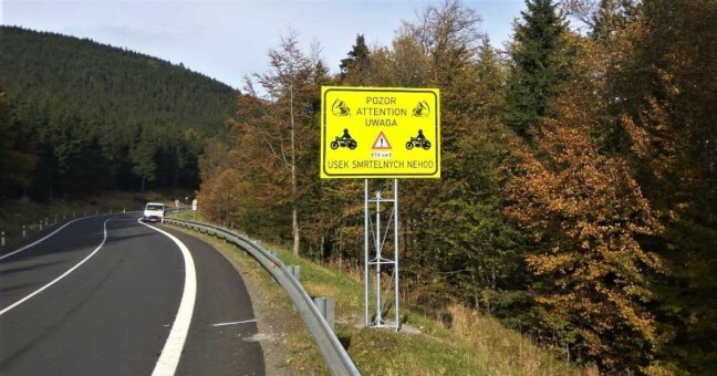 Varovné cedule na Červenohorském sedle, foto: ŘSD