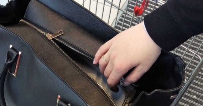 Čokoládu se žena pokusila vynést ven v kabelce, ilustrační foto, zdroj: Kladenské listy