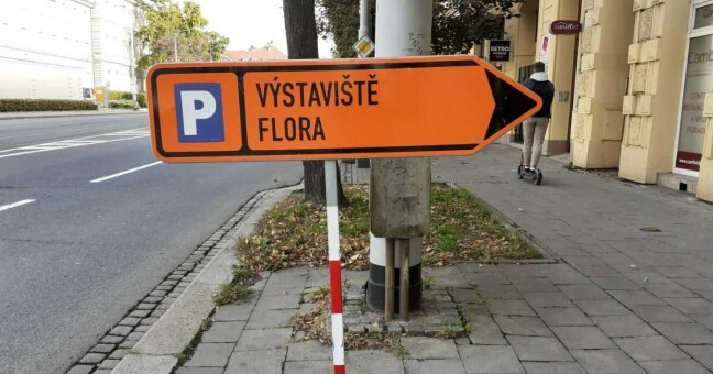 Parkování na Floře | foto Olomoucký report