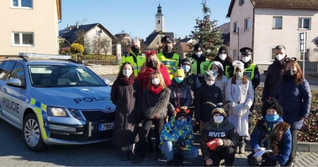 Policie se žáky ZŠ Lesnice | Foto Policie ČR