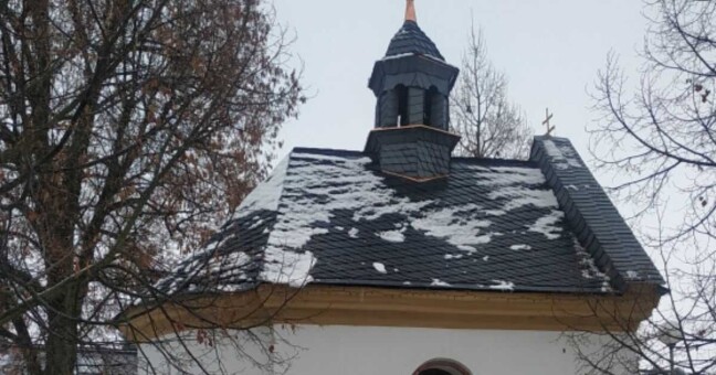 Nová střecha na kapli sv. Jana Nepomuckého v Hejčíně | foto Olomouc.eu