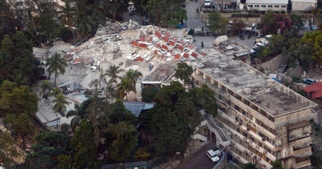 Zdroj: Letecká fotografie zničeného ústředí OSN v Port-au-Prince na Haiti/ 