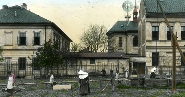 Ukázka ze Století charitního díla na Moravě (1922/1992/2022) Jindřicha Štreita; zdroj: Charita Olomouc