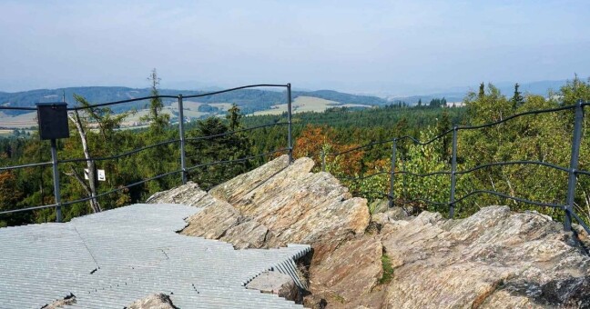 Výhled z vrchu Bradlo; zdroj: regiontourist.cz